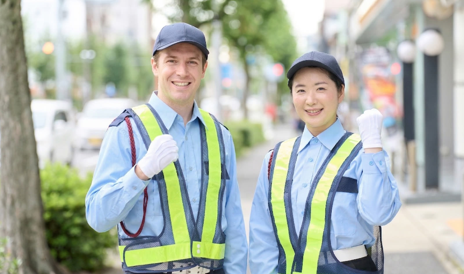 警備業務で外国人スタッフが従事する様子